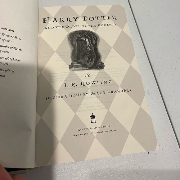 Harry Potter and The Order of Phoenix Hardback Book - Picture 3 of 6